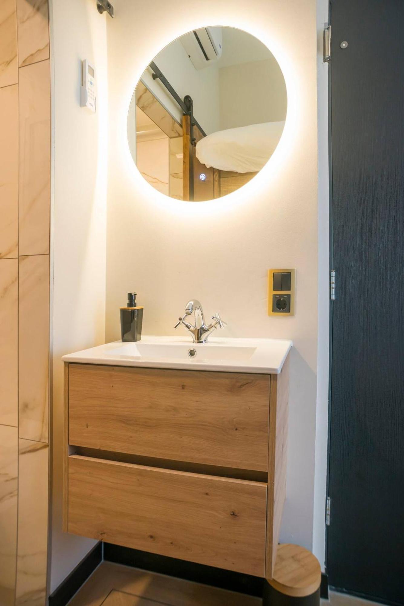 Petite Room With Wifi, Ac, And Shared Kitchen Tilburg Zewnętrze zdjęcie